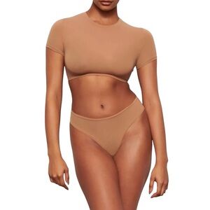 SKIMS FITS EVERYBODY SUPER CROPPED T-SHIRT SIENNA XXS